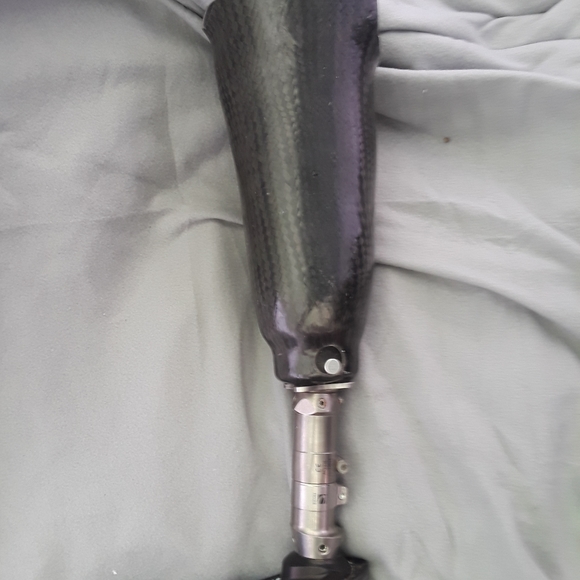 Ossur Prosthetic Right Leg - Picture 1 of 9